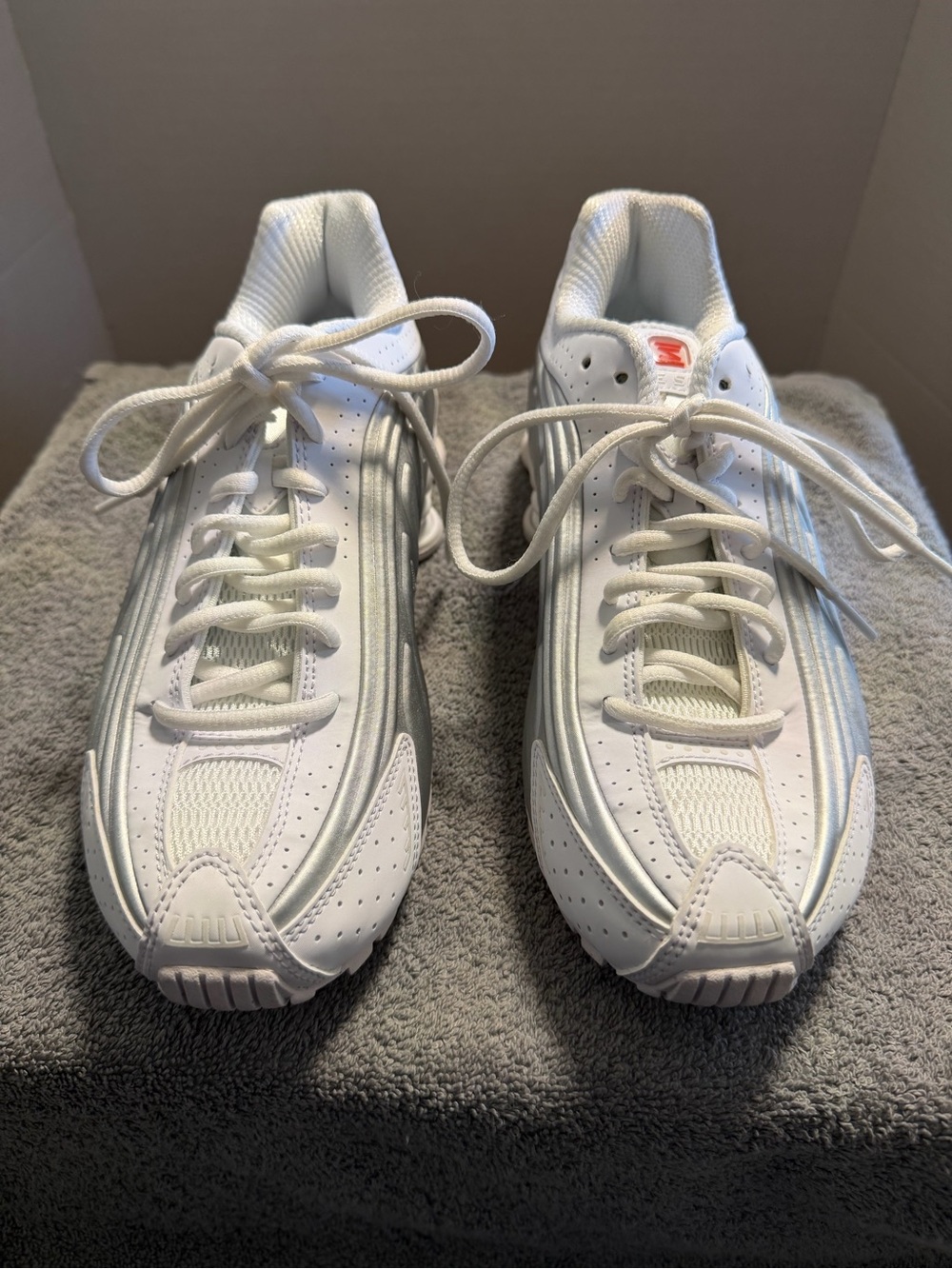 Synthetic Leather Size 7 NWOT Nike Shoks TL Sneakers No Box